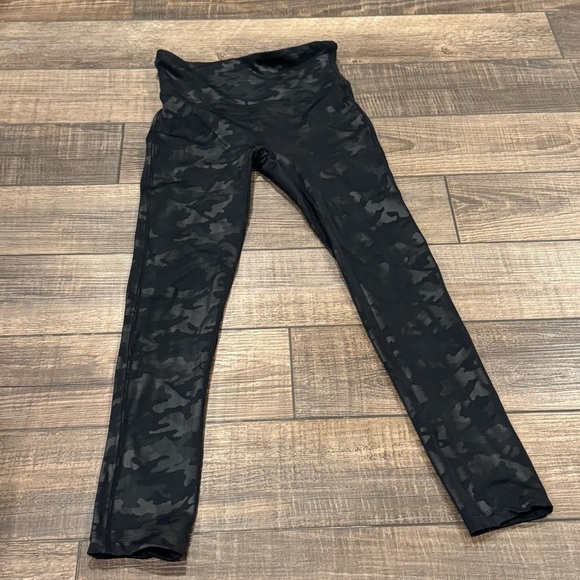 Spanx Faux Leather Camo Leggings Matte Black Womens Size S Cropped - Picture 2 of 12
